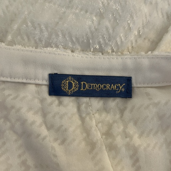 Democracy White Crushed Velvet Button Down Classic Long Sleeve Top Size Large - Picture 6 of 6